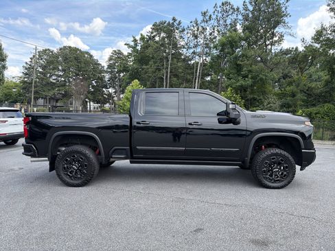 Used 2024 Chevrolet Silverado 2500 High Country w/ Midnight Edition AWD/4WD image 9
