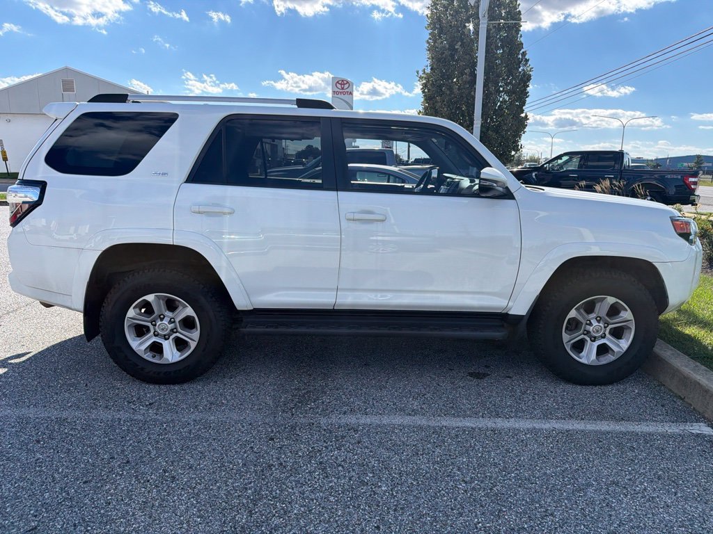 Used 2020 Toyota 4Runner SR5 Premium w/ Moonroof Package AWD/4WD image 6