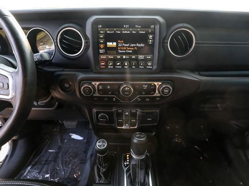 Used 2022 Jeep Wrangler Unlimited Sahara w/ Cold Weather Group AWD/4WD image 17