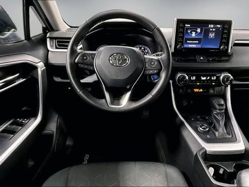 Used 2021 Toyota RAV4 XLE w/ Convenience Package image 10