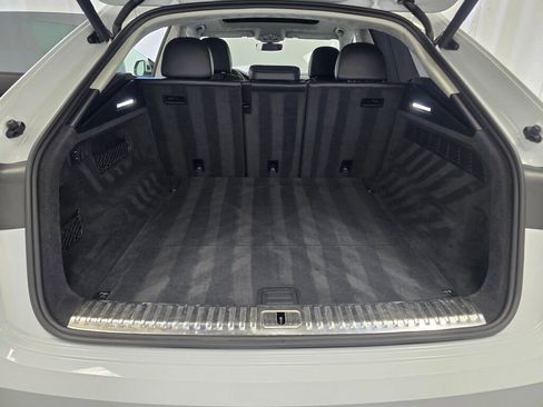 Used 2021 Audi Q8 Prestige w/ Prestige Package image 11