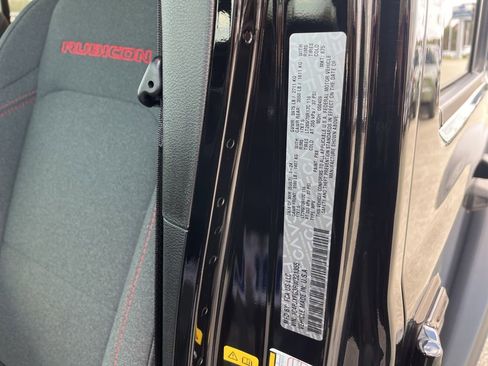 Used 2024 Jeep Wrangler Rubicon image 23