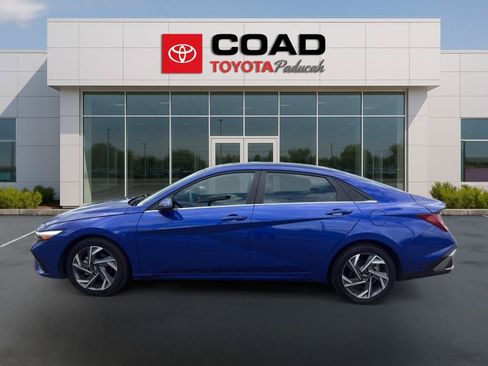 Used 2025 Hyundai Elantra Limited FWD image 2