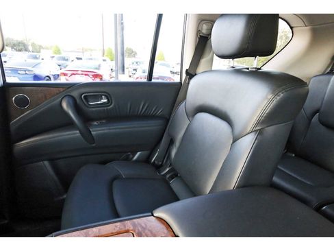 Used 2024 Nissan Armada SL w/ Captain's Chairs Package image 9