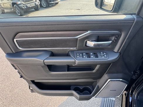 Used 2025 RAM 2500 Laramie AWD/4WD image 10