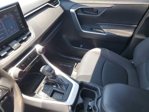 Used 2019 Toyota RAV4 LE FWD image 23