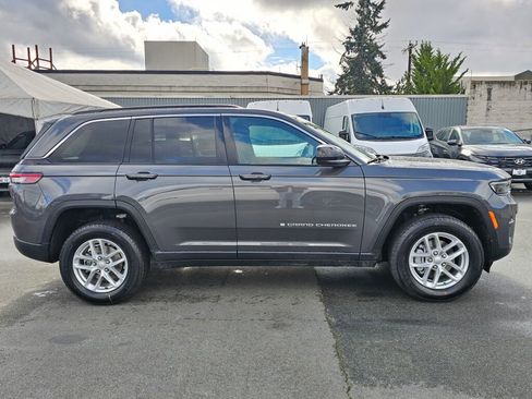 New 2026 Jeep Grand Cherokee Laredo image 9