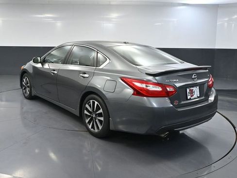 Used 2016 Nissan Altima 2.5 SL w/ Moonroof Package FWD image 6