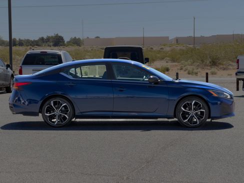 Used 2023 Nissan Altima 2.5 SR FWD image 6