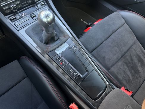 Certified 2016 Porsche Cayman GT4 RWD image 24