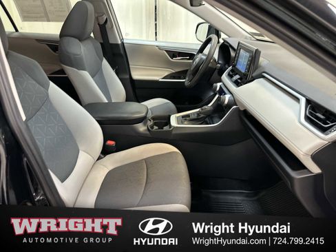 Used 2019 Toyota RAV4 XLE image 18