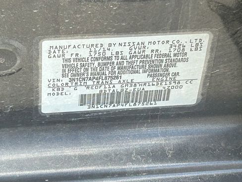 Used 2015 Nissan Versa SV FWD image 32