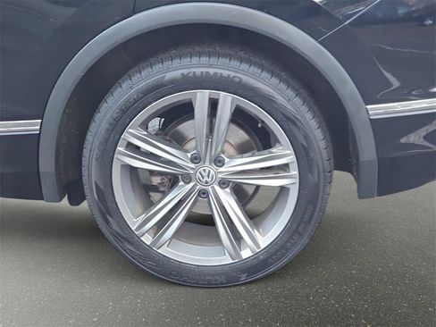 Used 2019 Volkswagen Tiguan S image 34