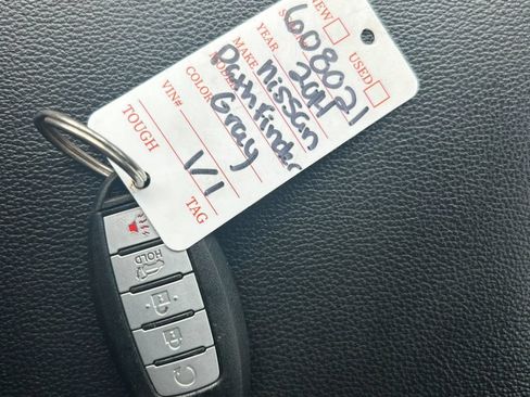 Used 2014 Nissan Pathfinder Platinum w/ Platinum Premium Package FWD image 39