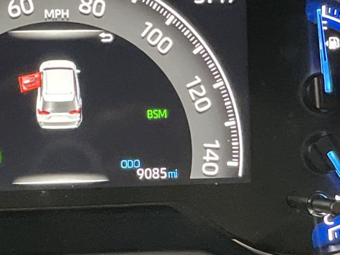 Used 2025 Toyota RAV4 XLE Premium AWD/4WD image 22