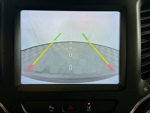 Used 2022 Jeep Cherokee Latitude Lux image 23