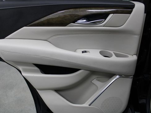 Used 2019 Cadillac Escalade Luxury image 20