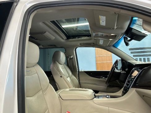 Used 2016 Cadillac Escalade ESV Premium image 17