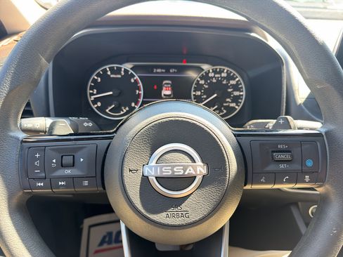 Used 2023 Nissan Rogue SV FWD image 18