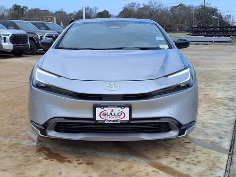 Used 2025 Toyota Prius Limited w/ Limited Premium Package image 4