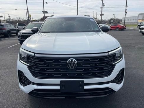 Used 2025 Volkswagen Atlas Cross Sport SEL R-Line image 2