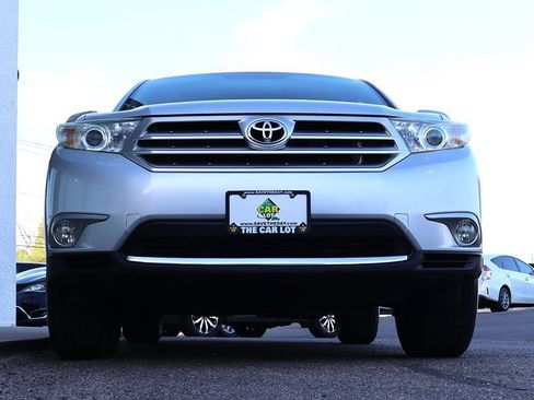Used 2013 Toyota Highlander Plus FWD image 17