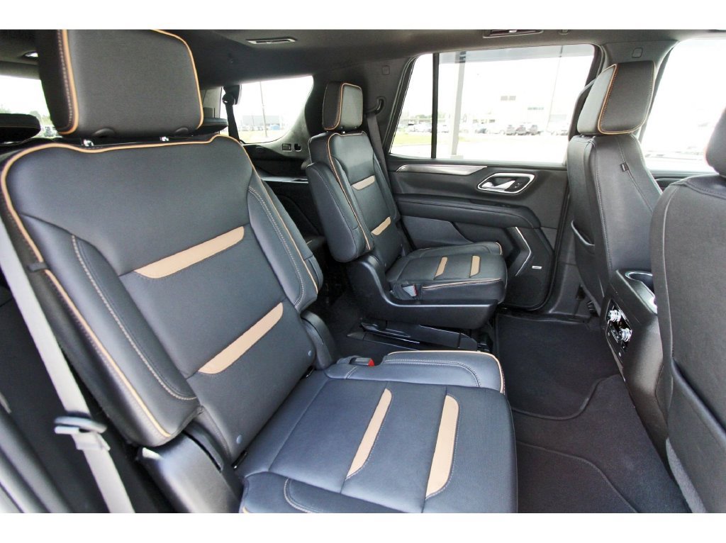 Used 2024 GMC Yukon AT4 w/ AT4 Premium Plus Package AWD/4WD image 16