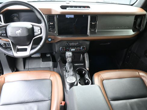 Used 2024 Ford Bronco Outer Banks w/ Sasquatch Package AWD/4WD image 16