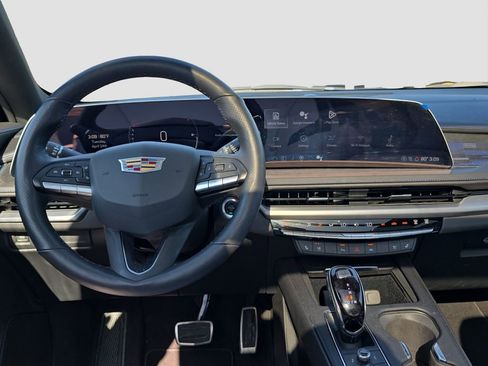 Used 2025 Cadillac XT4 Sport AWD/4WD image 13