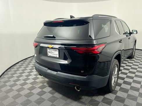 Used 2023 Chevrolet Traverse LT image 3