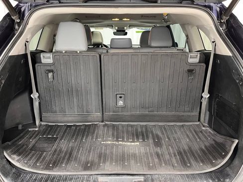 Used 2020 Toyota Highlander XLE AWD/4WD image 16