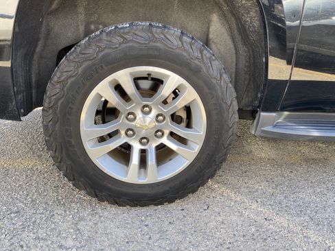 Used 2023 Chevrolet Suburban Premier image 26