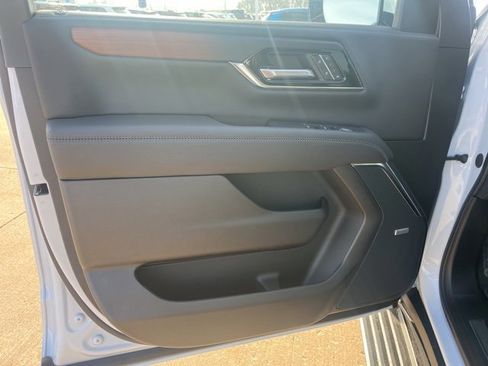 New 2026 GMC Yukon Denali w/ Sun & Power Step Package image 10