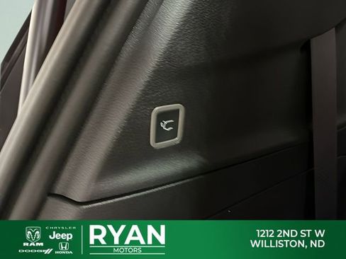 New 2026 Chrysler Pacifica Select AWD/4WD image 14