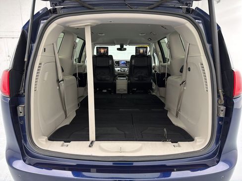 Used 2019 Chrysler Pacifica Touring-L Plus w/ Tire & Wheel Group image 56