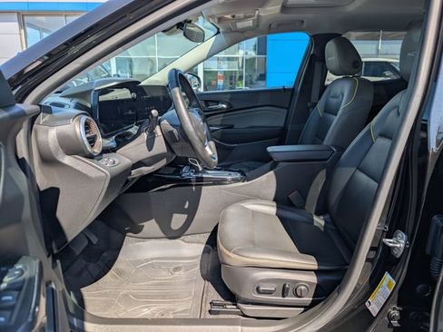 Used 2025 Chevrolet Trax ACTIV w/ Sunroof Package FWD image 10