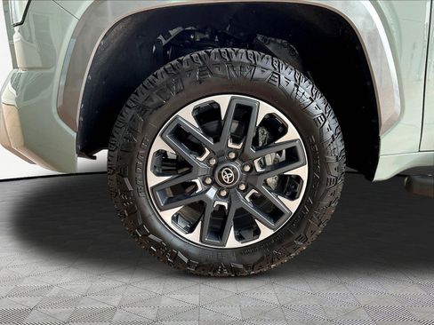 Used 2025 Toyota Tundra Limited AWD/4WD image 33