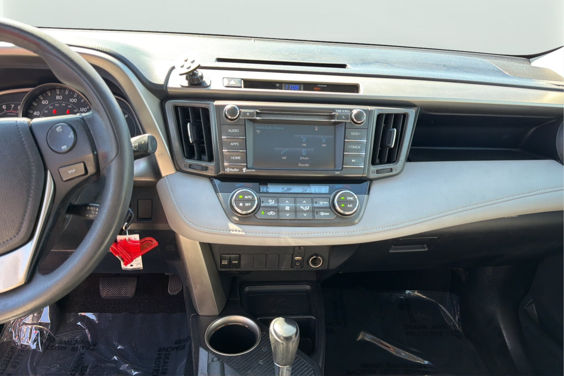 Used 2015 Toyota RAV4 XLE FWD image 15