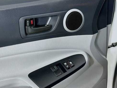 Used 2015 Toyota Tacoma TRD Sport w/ TRD Sport Package image 17