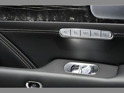 Used 2025 Genesis G90 3.5T AWD/4WD image 19