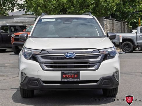 Used 2025 Subaru Forester Premium AWD/4WD image 11