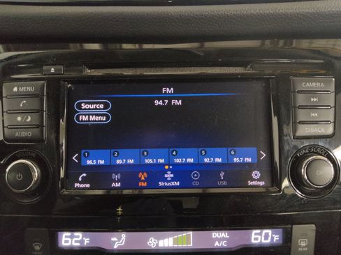 Used 2018 Nissan Rogue SV AWD/4WD image 25