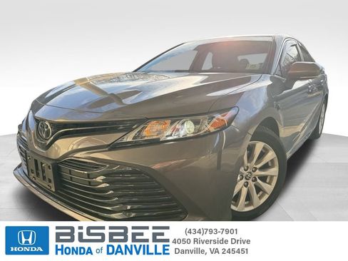 Used 2020 Toyota Camry LE image 1