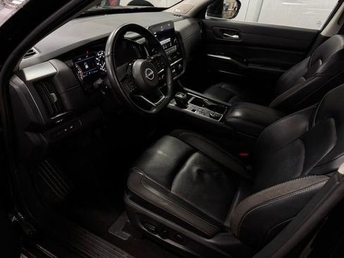 Used 2023 Nissan Pathfinder SL image 17