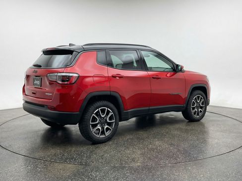 Used 2025 Jeep Compass Trailhawk image 9