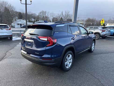 Used 2023 GMC Terrain SLE w/ Driver Convenience Package image 3