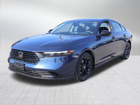 Used 2025 Honda Accord SE image 4