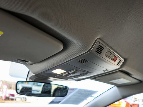 Used 2024 Volkswagen Jetta SE FWD image 45