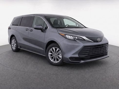 Used 2025 Toyota Sienna LE AWD/4WD image 6