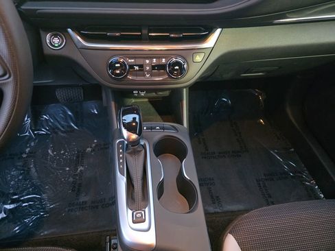 Used 2024 Buick Envista Preferred image 23